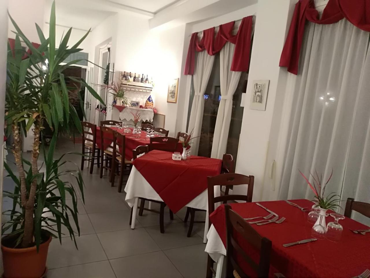Hotel La Congiura Dei Baroni Teggiano Екстериор снимка