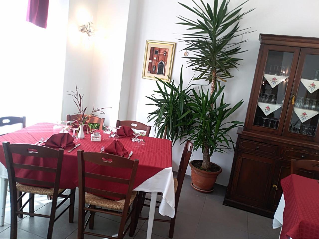 Hotel La Congiura Dei Baroni Teggiano Екстериор снимка